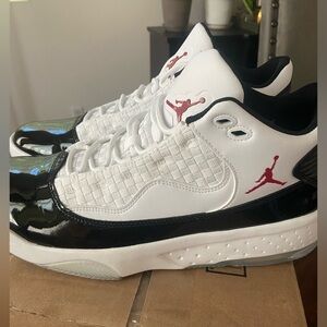 Men's Jordan Max Aura 2 Mid Sneakers